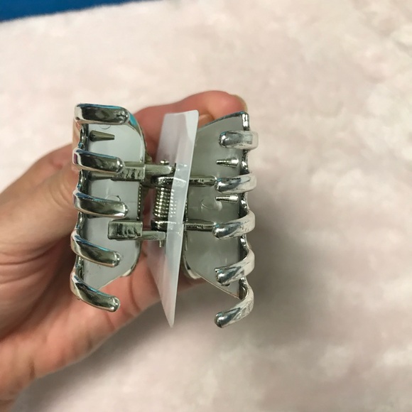 ✨✨5/$10✨✨ Butterfly Fashion Hair Accessories Claw Clip Silver & Rhinestones New - Picture 9 of 14